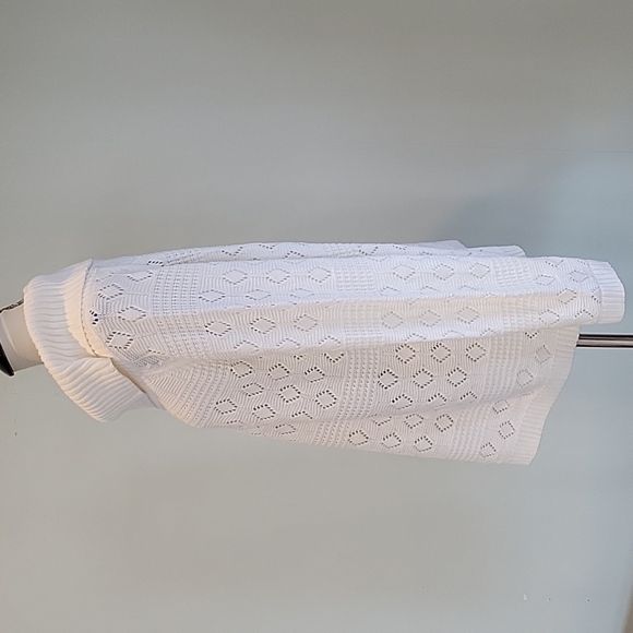 Croft & BARROW off-white cowl neck sweater. Size is 1X. Nice pattern. - Picture 2 of 8